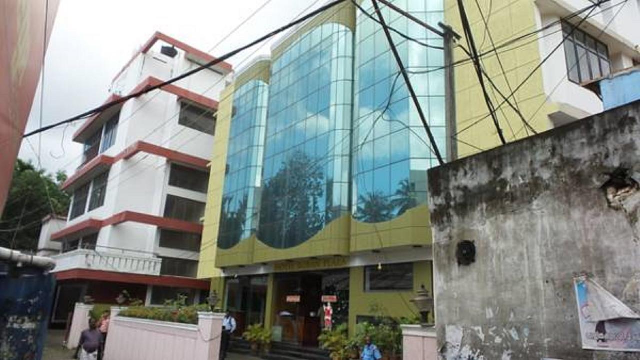 Hotel Boban Plaza Thiruvananthapuram Exteriör bild